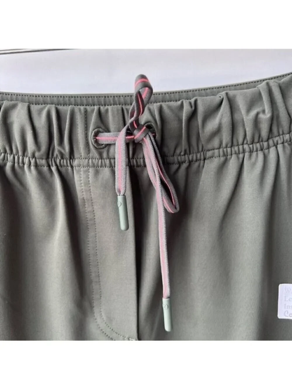 Lululemon stretchy pants in forest green Size 6 G50